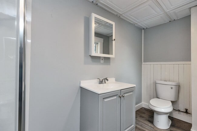 Building Photo - 27 School St