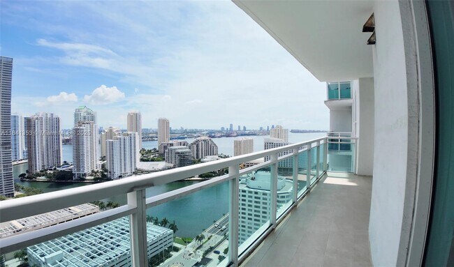 Primary Photo - 950 Brickell Bay Dr