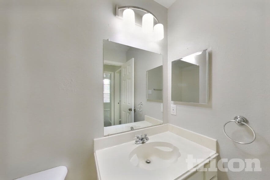 Building Photo - 7002 Echo Pines Dr