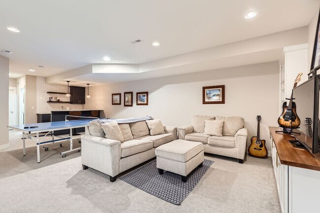 Building Photo - Gorgeous 4-bedroom, 3.5-bath home in Stapleton’s highly sought-after Willow Park East neighborhood!
