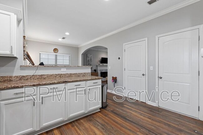 Building Photo - 3213 Mapleside Ln