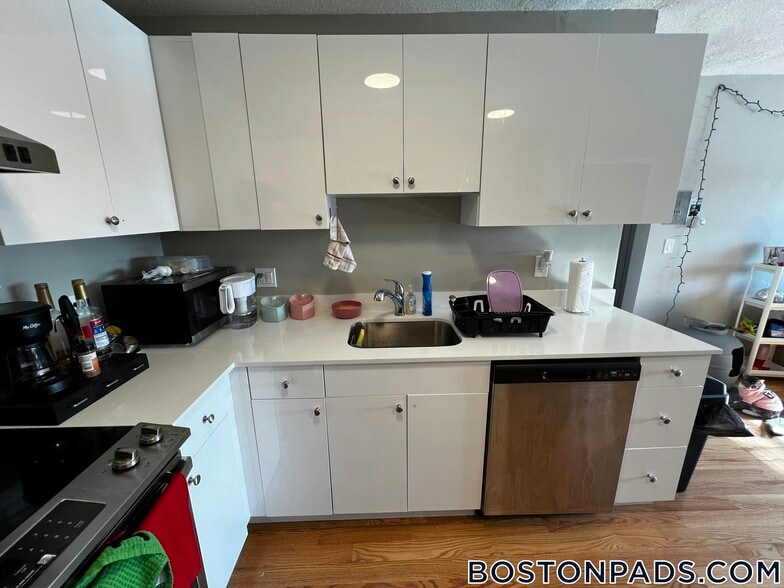 Building Photo - 226 Parker Hill Ave