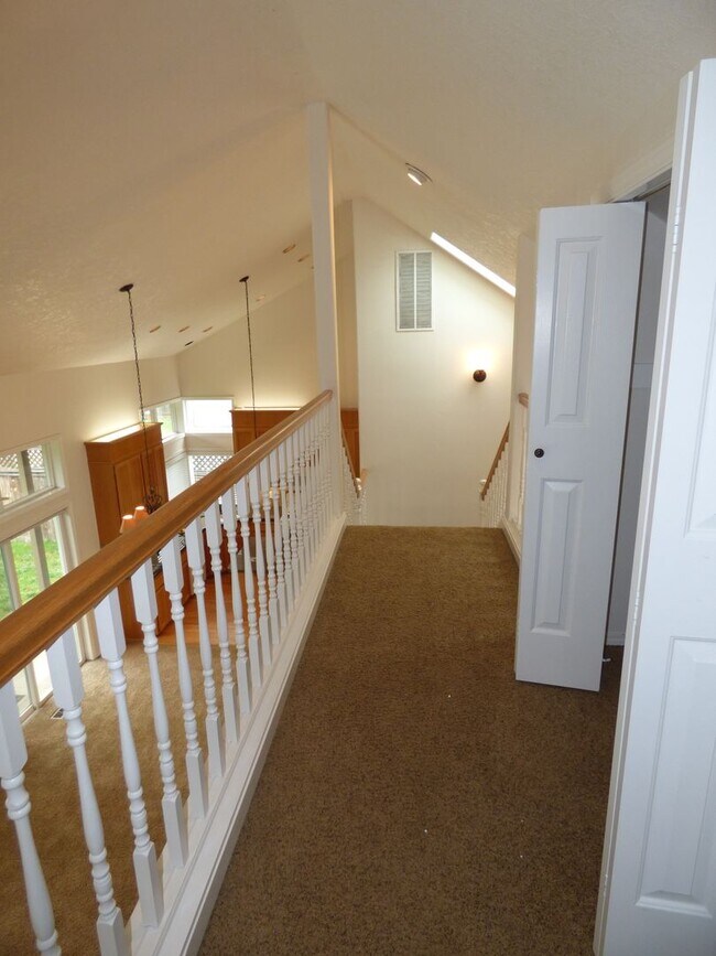 Building Photo - 3 Bed 2 bath home in North Salem!