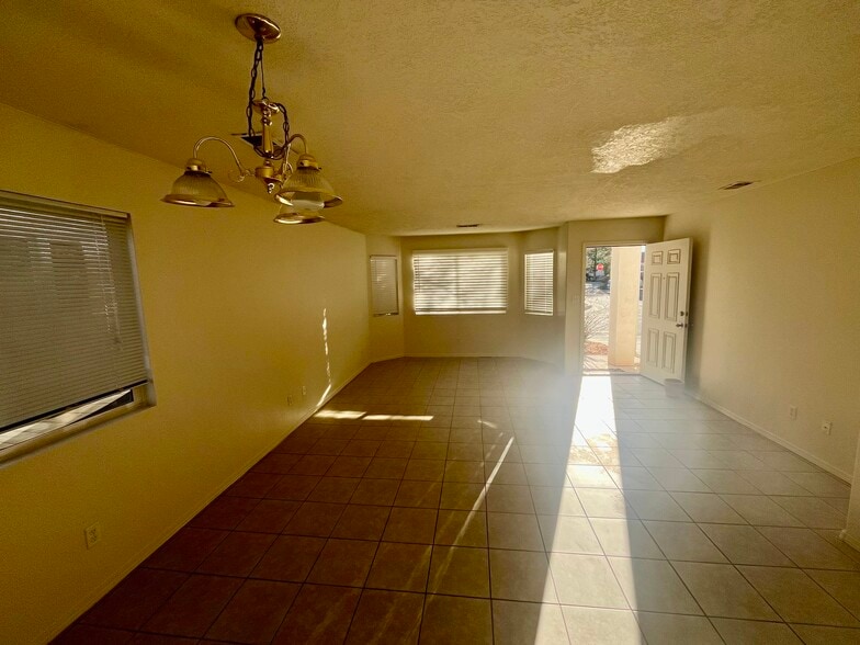 Building Photo - 1301 Villa Chamisa NE