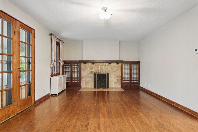 Building Photo - Charming Home - Mt. Lebanon