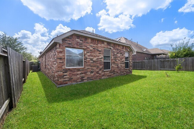 Building Photo - 636 Maple Point Dr E