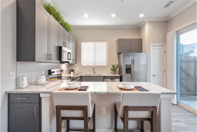 Building Photo - 1100 Streamfield Dr