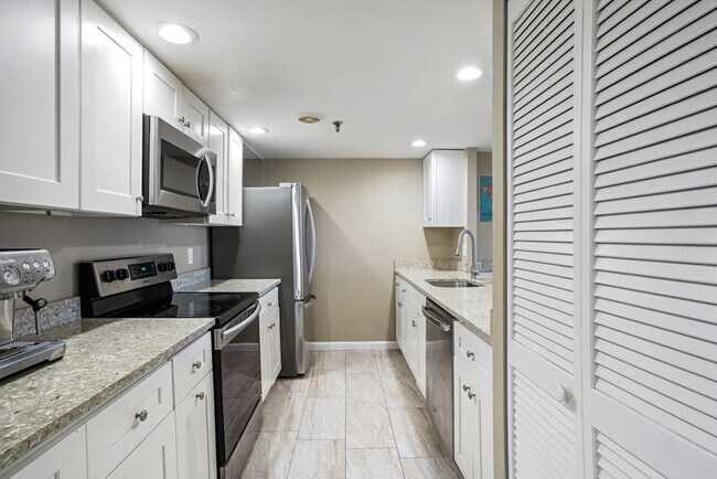 Building Photo - 20 Webster St