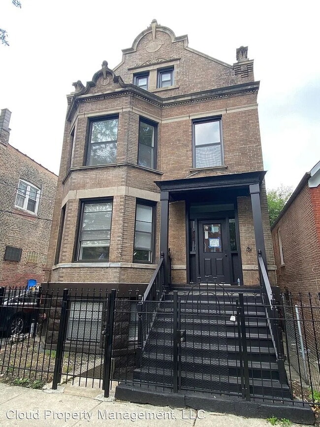 Building Photo - 2244 S Sawyer Ave