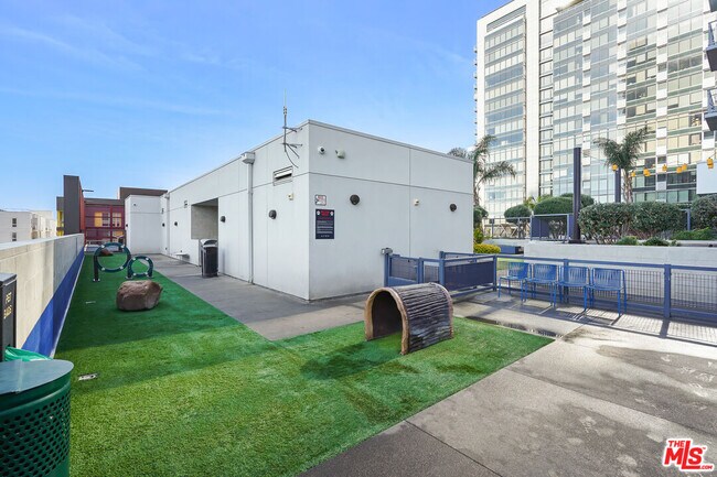 Building Photo - 1100 S Grand Ave