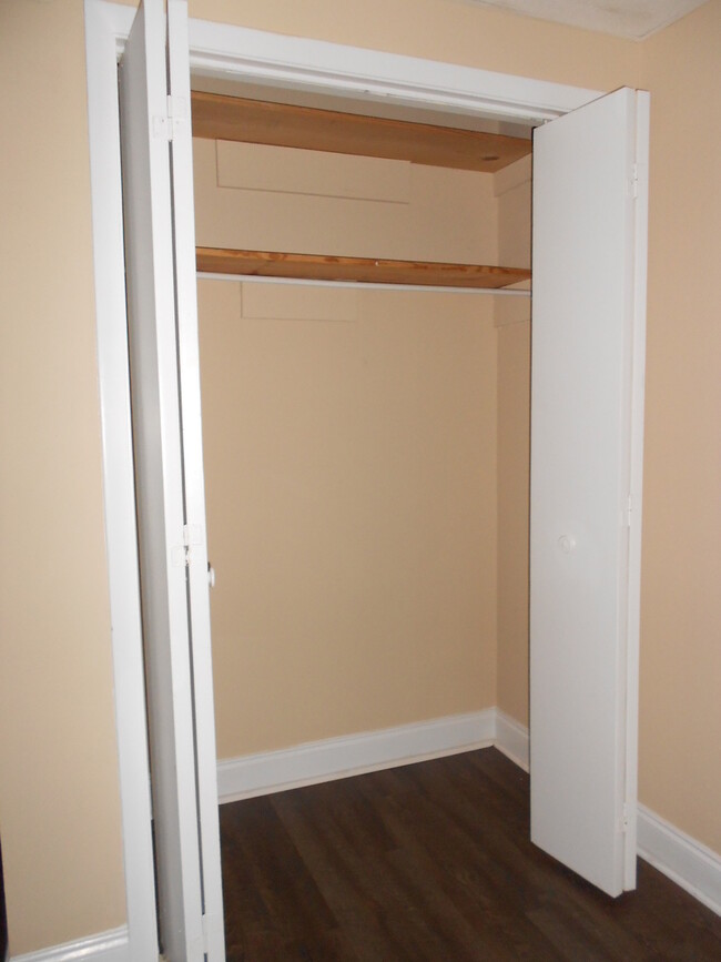 Building Photo - Studio Apartment in Downtown Athens - Step...