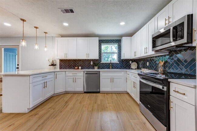 Building Photo - 3538 Truxton Dr