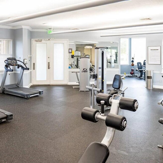 Building Photo - 712 Crest Pines Dr