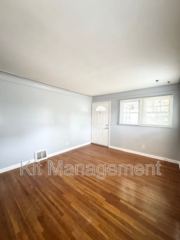 Building Photo - 4631 Burnham Ave