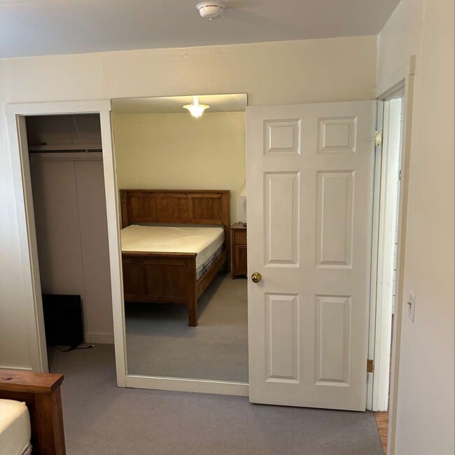 Building Photo - 45 E Simpson Ave