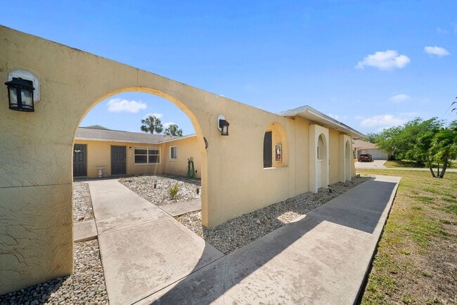 Building Photo - 13401-13407 Pine Needle Ln