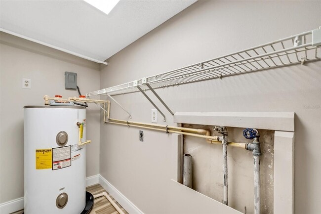 Building Photo - 1824 Roanoke Ave