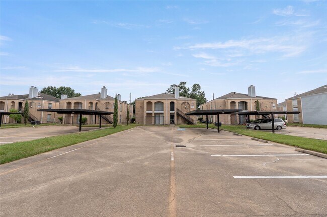 Building Photo - 8923 Antoine Dr