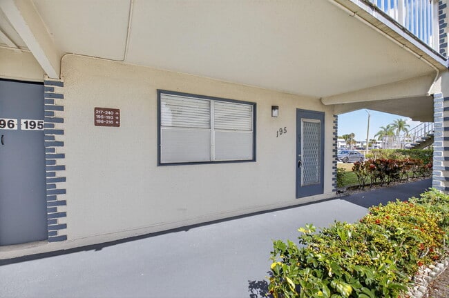 Building Photo - 195 Brittany F