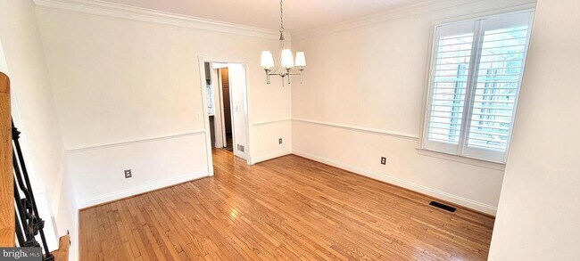 Building Photo - 15292 Golf View Dr