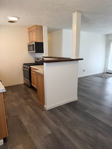 Building Photo - 406 Anderson Dr