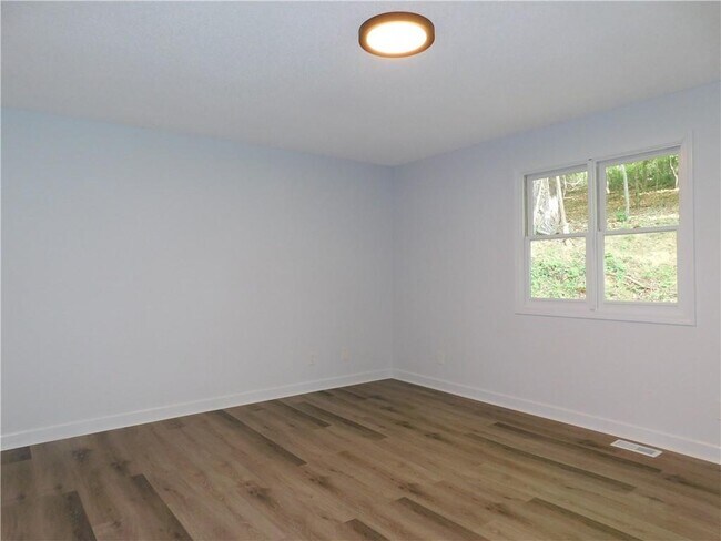Building Photo - 183 Laurel Heights Dr