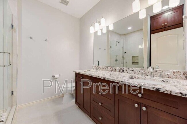 Building Photo - 321 Metropolitan Dr