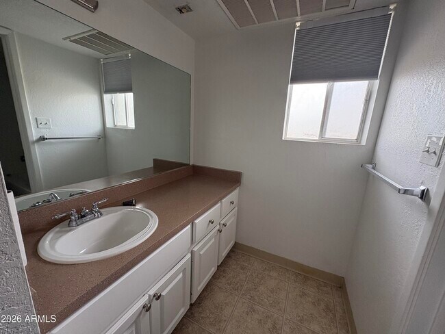 Building Photo - 7141 N 16th St