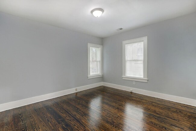 Building Photo - Large 3BR/2BA Downtown Home Walking Distan...