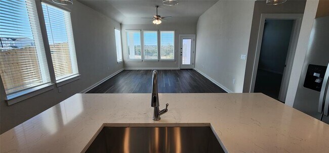 Building Photo - 2208 Delano Dr