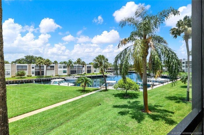 Building Photo - 1950 SW Palm City Rd