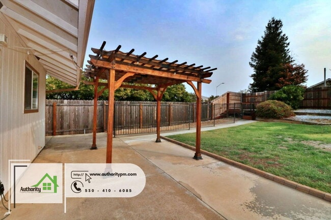 Building Photo - 2875 Tropicana Ct
