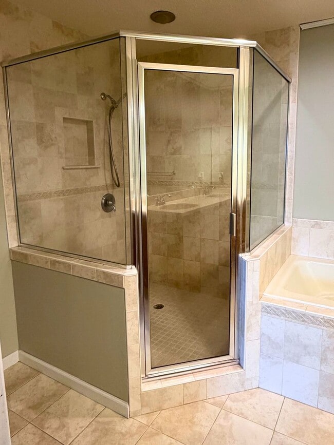 Building Photo - Spacious 3BR/2BA Home with Bonus Spaces & Large Fenced Yard