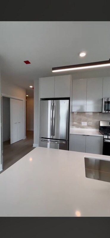 Building Photo - 1214 W Van Buren St