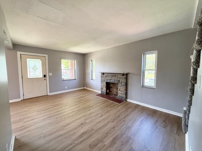Building Photo - Cozy & Spacious 4-Bedroom Home in Cincinnati