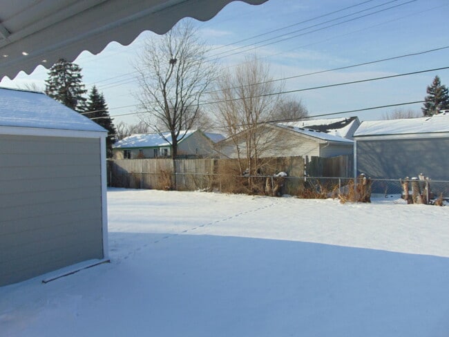 Building Photo - 46589 Huling St