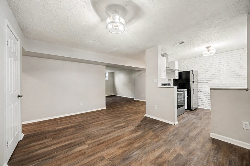 Building Photo - 562 Glenwood Ave