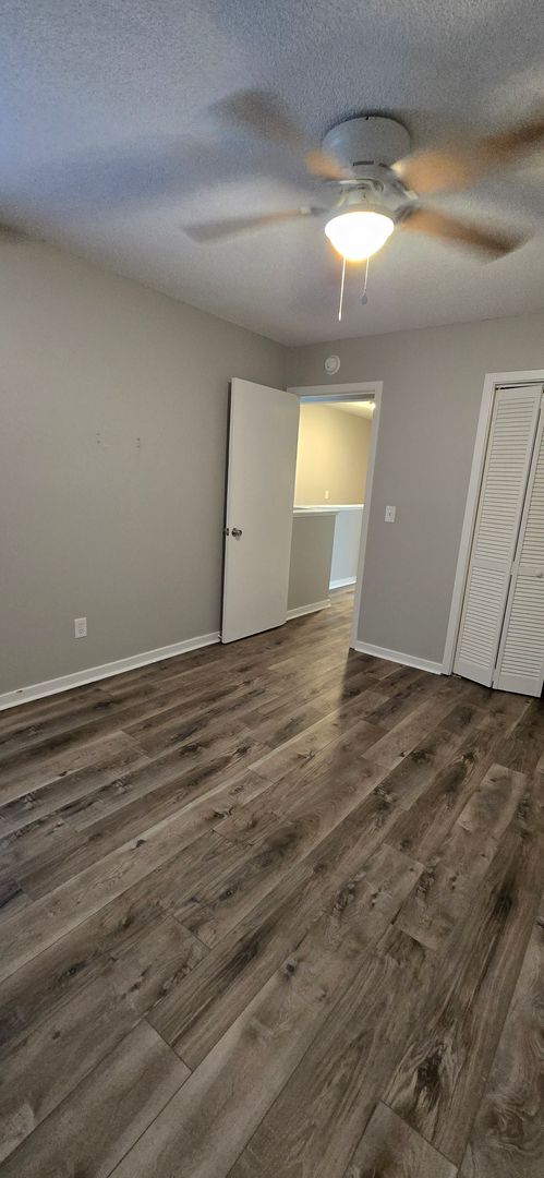 Building Photo - 3 bed 2 bath Condo for rent