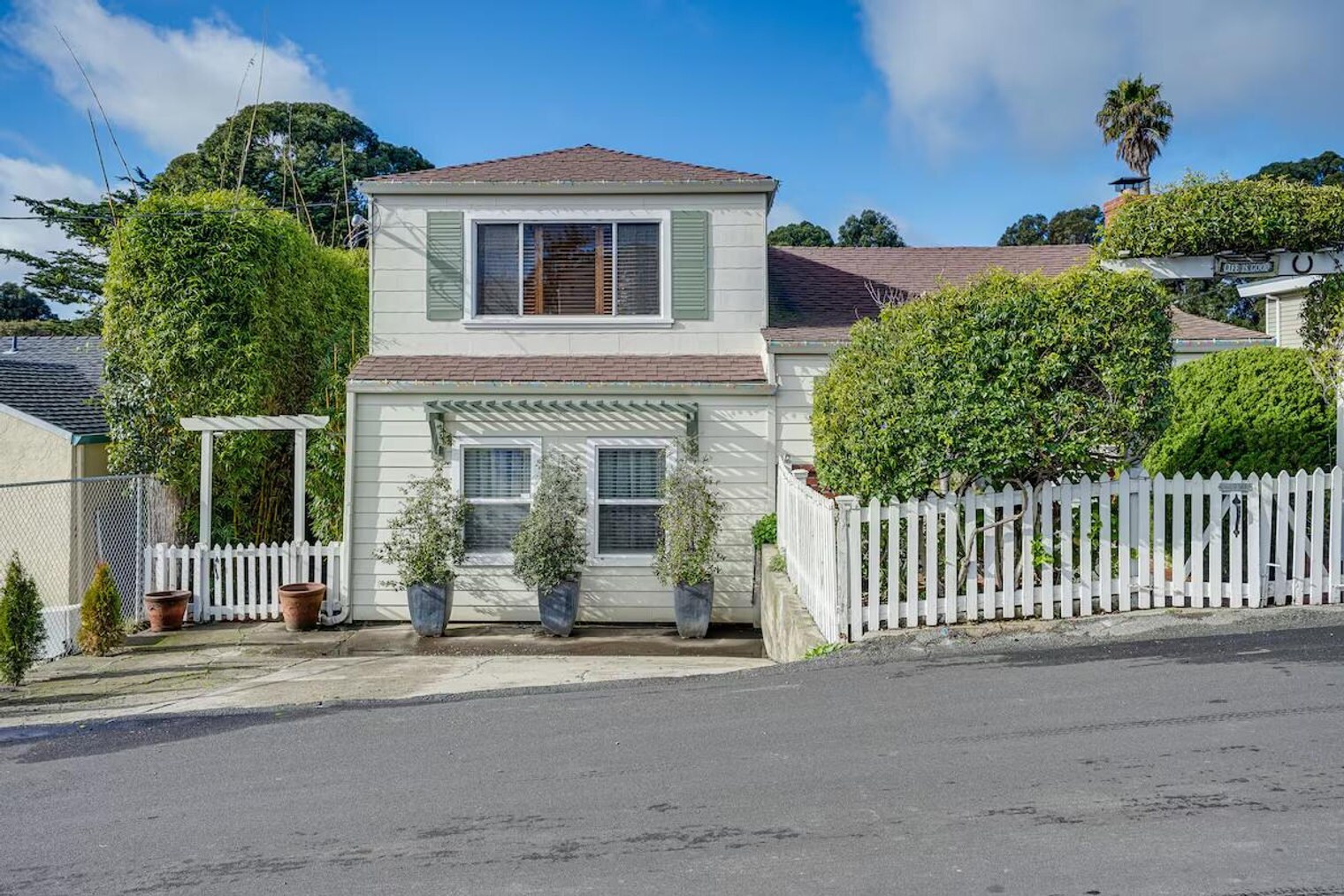 Building Photo - 649 El Centro Rd