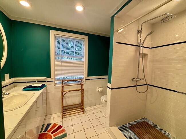 Building Photo - 441 28th St