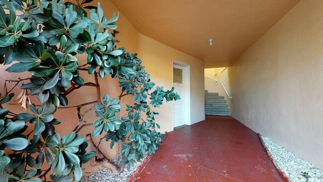 Building Photo - Flexible 4BD/3BA Home w/ Bonus Private Suite – Steps to Taraval Shops