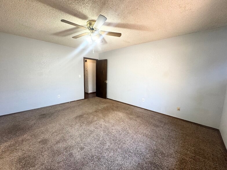 Building Photo - 9821 Larkspur Ln