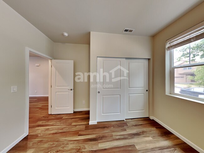 Building Photo - 2655 Moore St