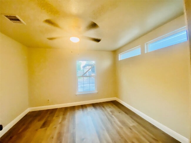 Building Photo - 4604 Dewberry St