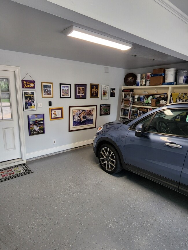 Garage. - 5201 Heatherstone Dr