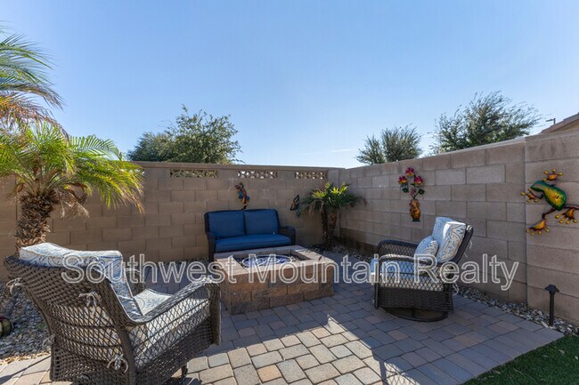 Building Photo - 17809 W Lincoln St