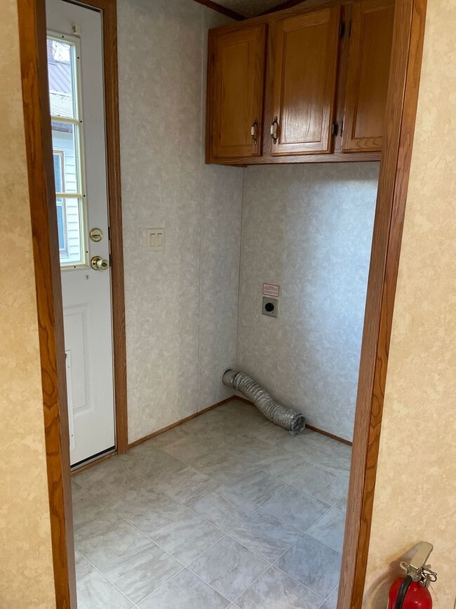 Building Photo - Wonderful 3 Bed 2 Bath In-Town