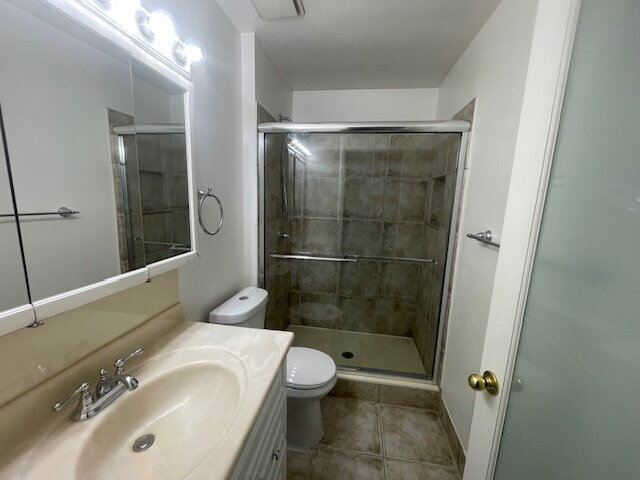 Building Photo - "Charming 3-Bed, 2-Bath Townhouse Retreat on Sylvan Oak Drive – Your Cozy Las Vegas Oasis Awaits!"