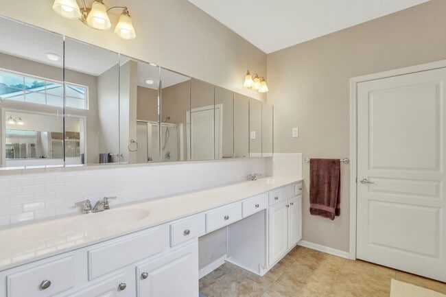 Building Photo - Stunning 2 bedroom, 2 bath in Bluffton