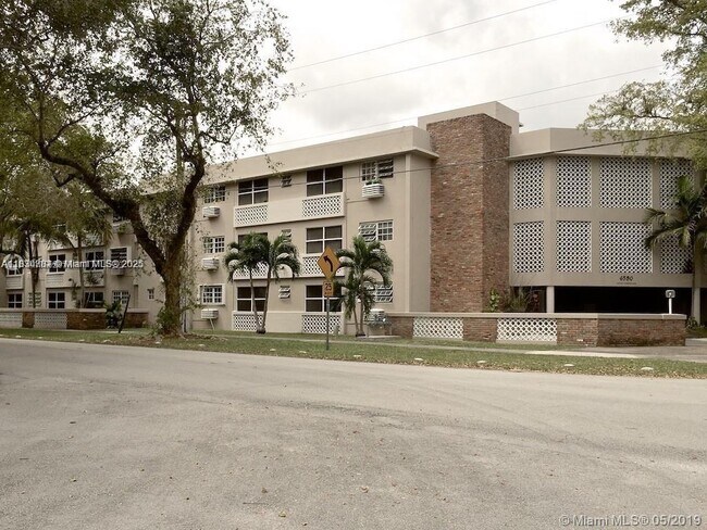 Primary Photo - 6580 Santona St